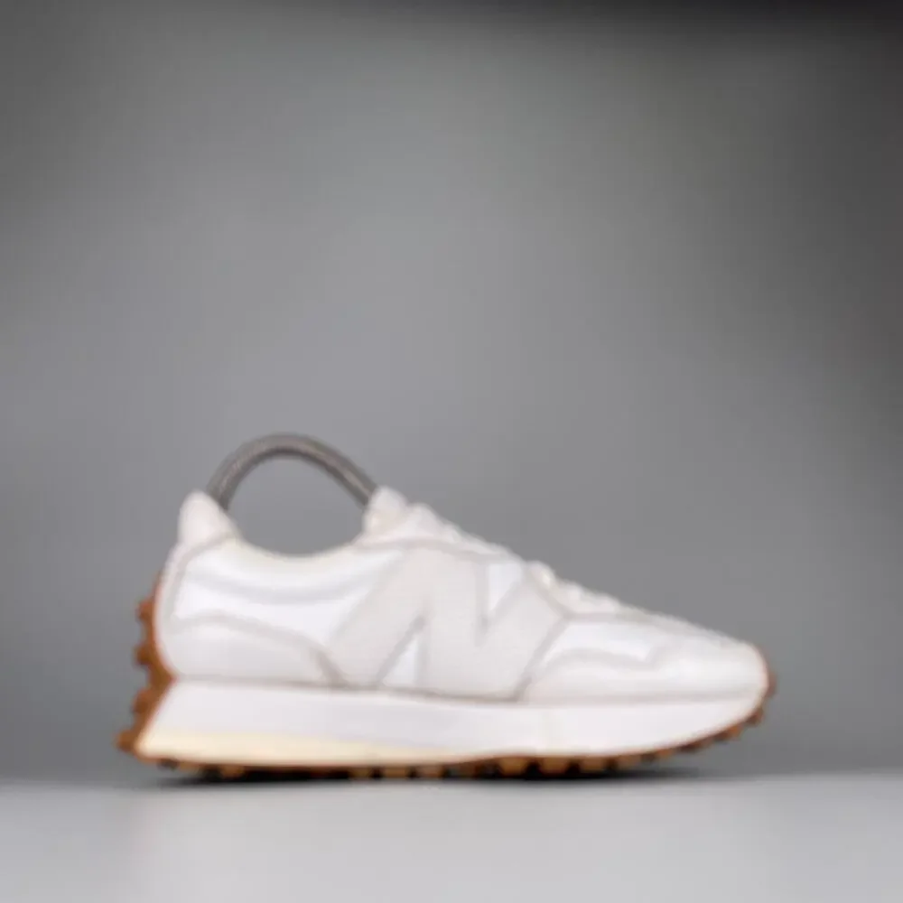 New Balance 327 Women's Size 6 White Leather Casual Sneakers Athletic Shoes EUC
